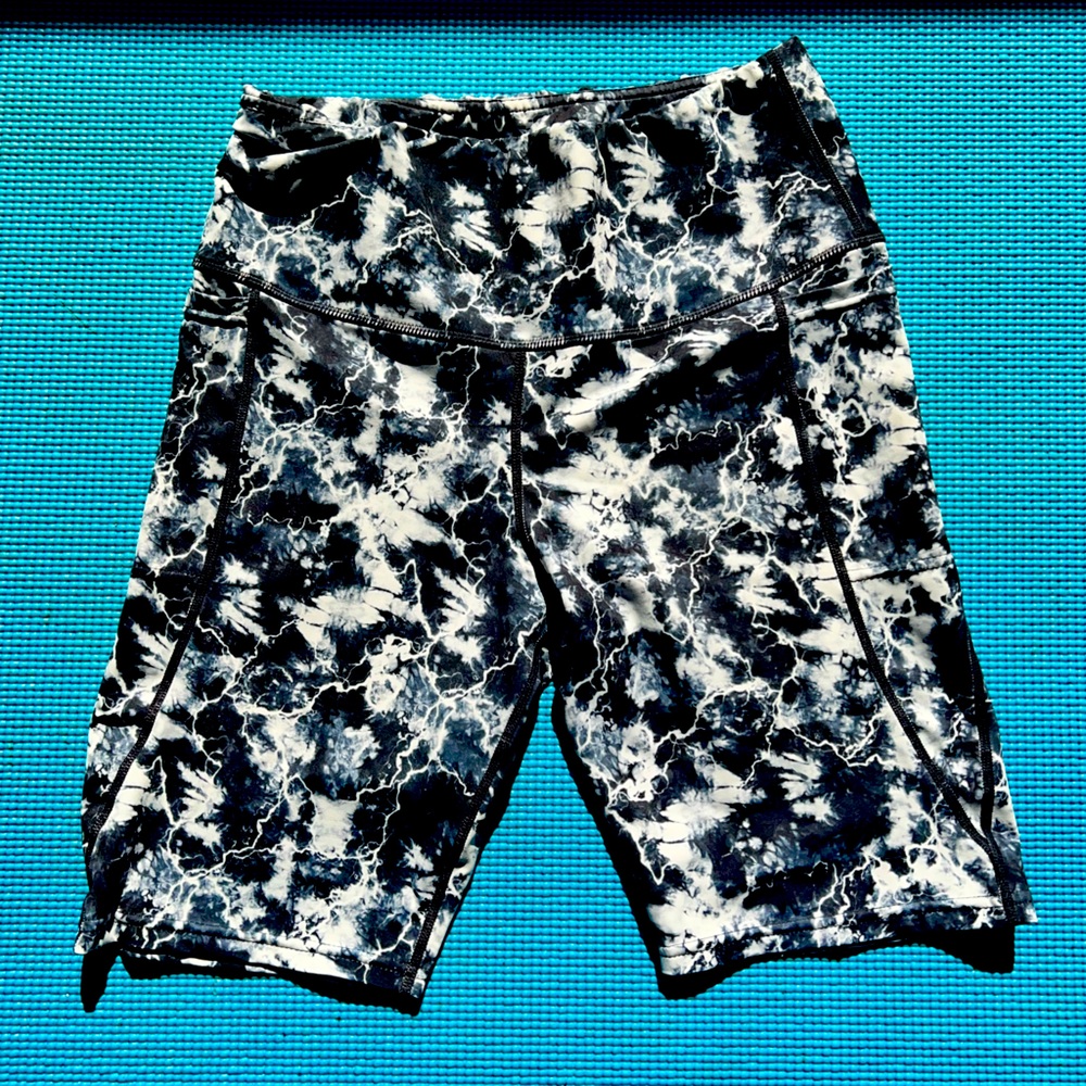 Black Milk Exercise Shorts Lightning Print size Large